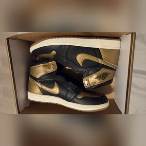 Nike Men's Black and Gold High-Top Sneakers